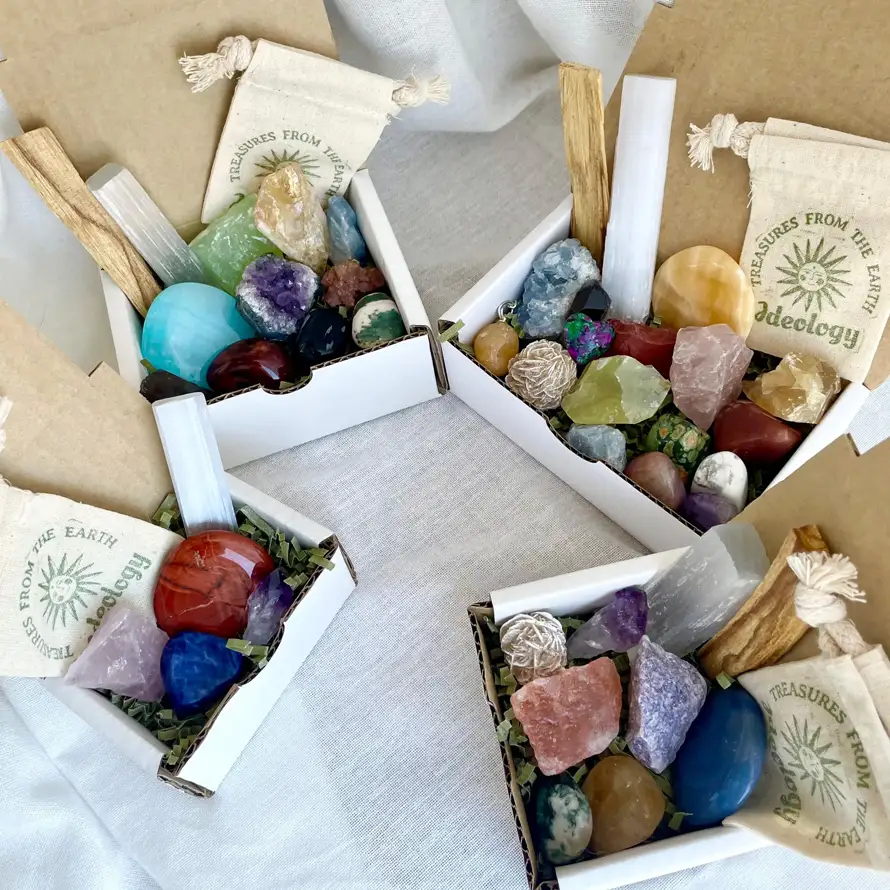 CRYSTAL LOVER -Crystal Enchantment A Luminous Journey for Crystal Aficionados